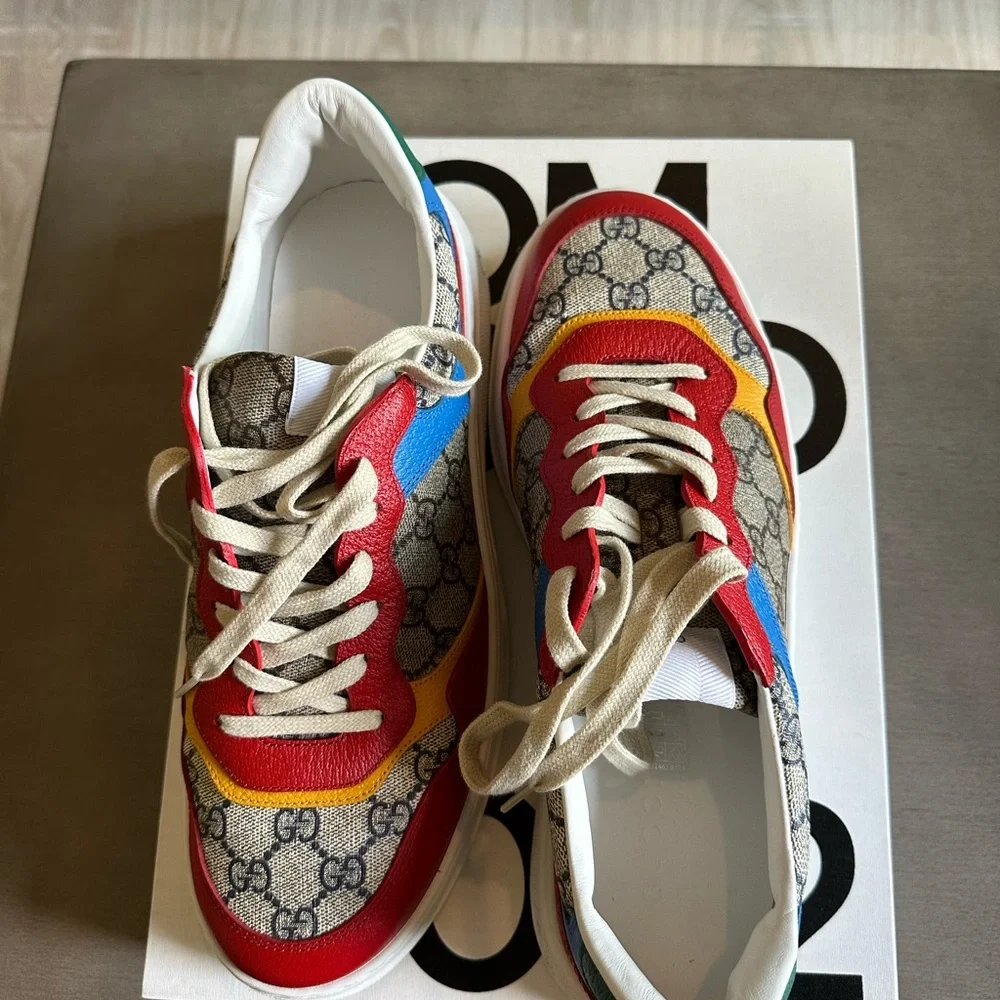 Men Gucci Red and Blue GG Pattern Sneakers - Picture 2 of 5